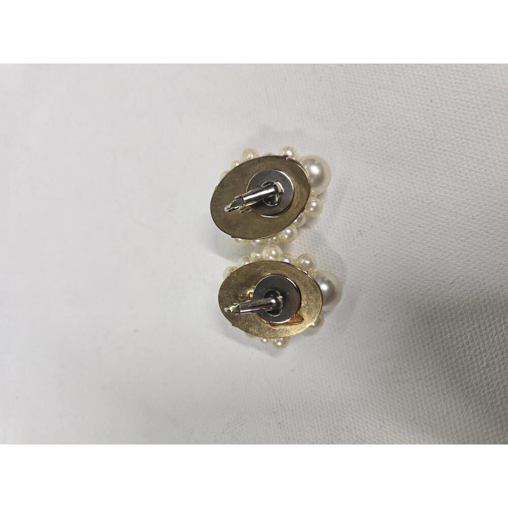 Vintage Glamorous Pearl Cluster Clip Earrings - Picture 6 of 8